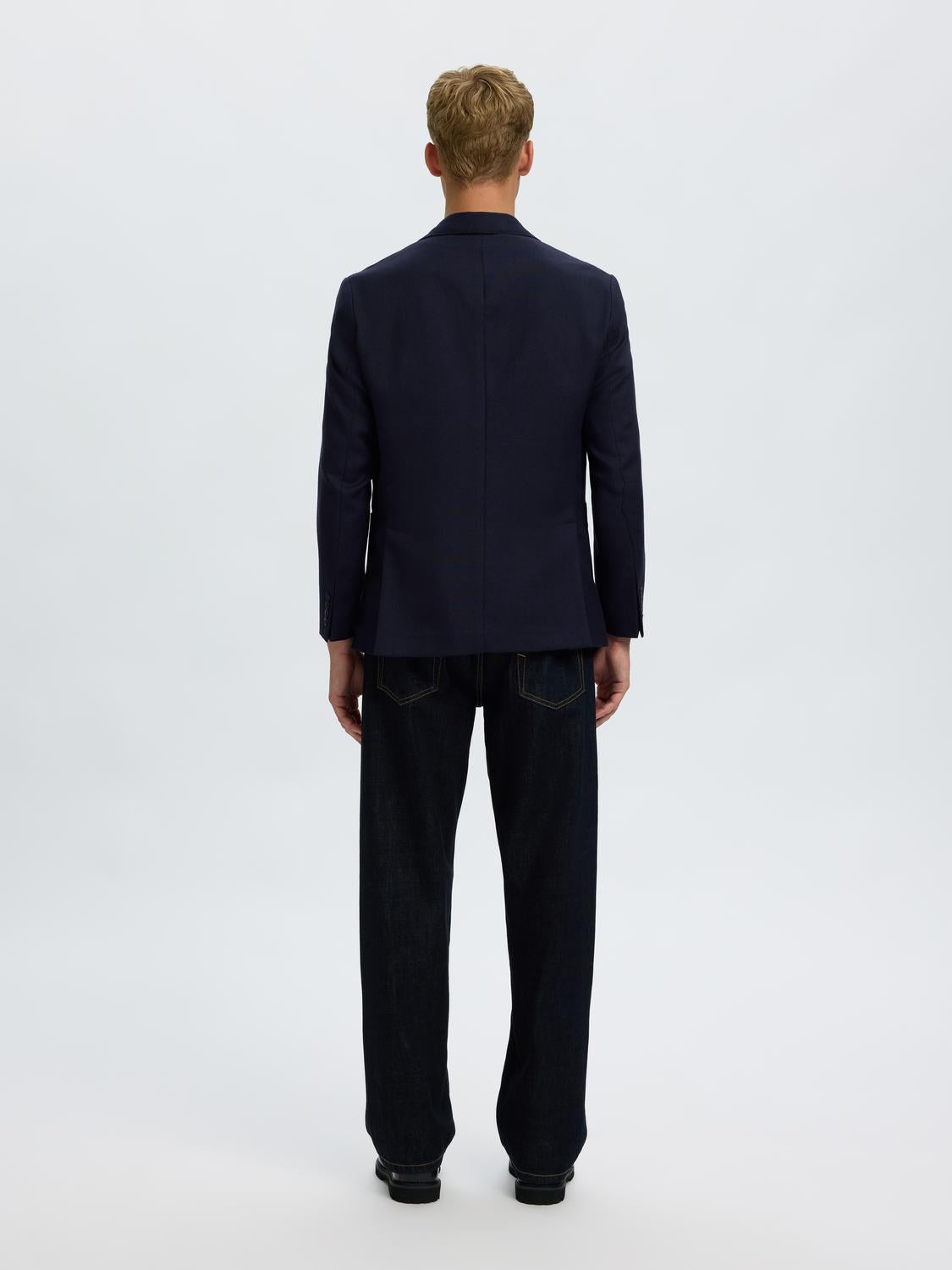 model_shot-back